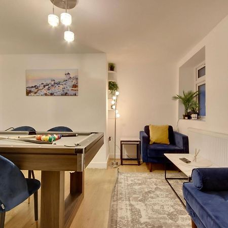 Southsea Getaway Apartment With Pool Table And Hot Tub بورتسماوث المظهر الخارجي الصورة