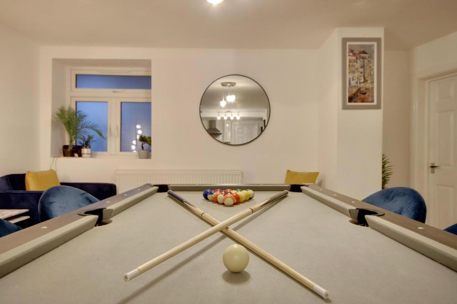 Southsea Getaway Apartment With Pool Table And Hot Tub بورتسماوث المظهر الخارجي الصورة