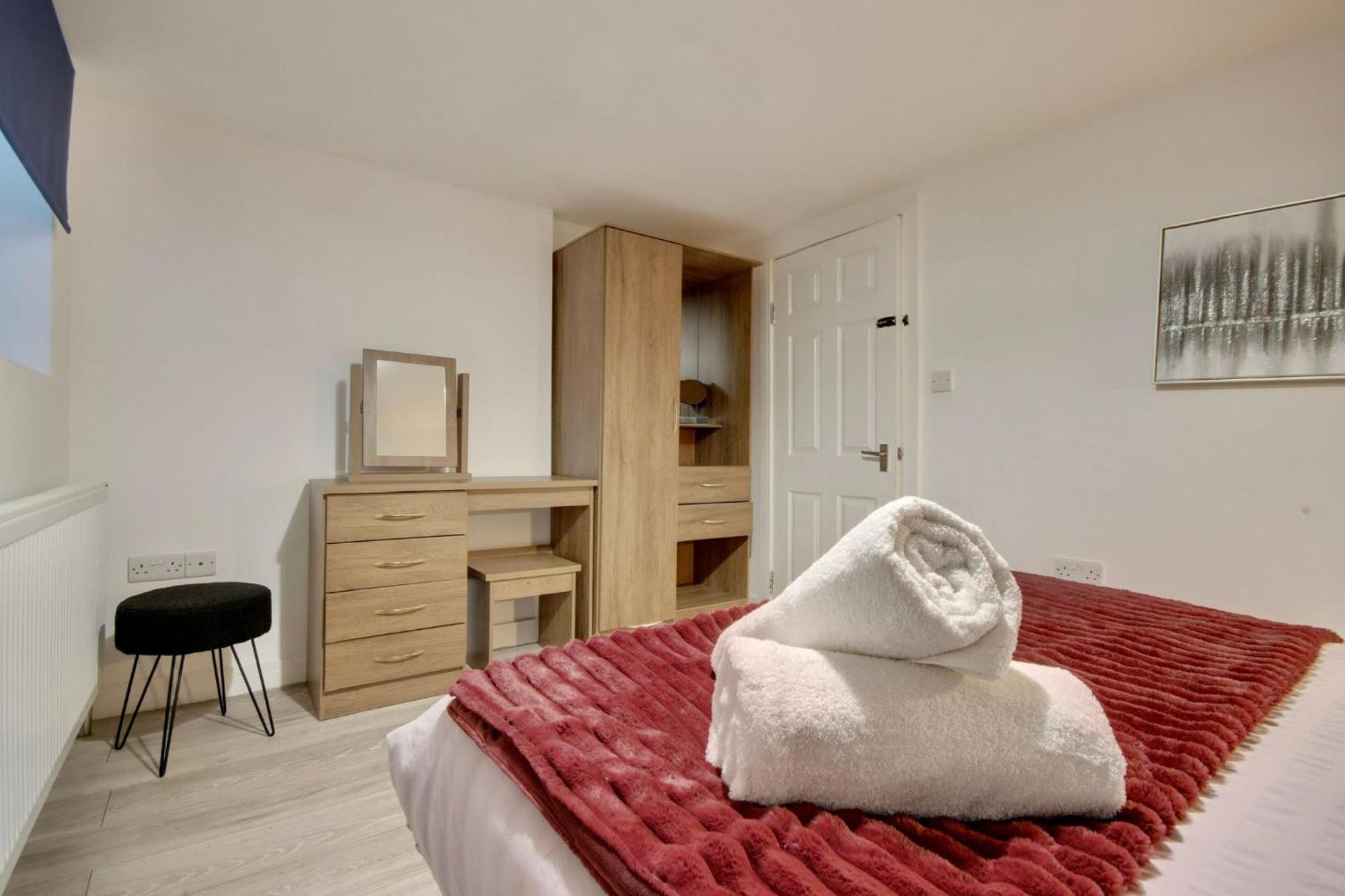 Southsea Getaway Apartment With Pool Table And Hot Tub بورتسماوث المظهر الخارجي الصورة