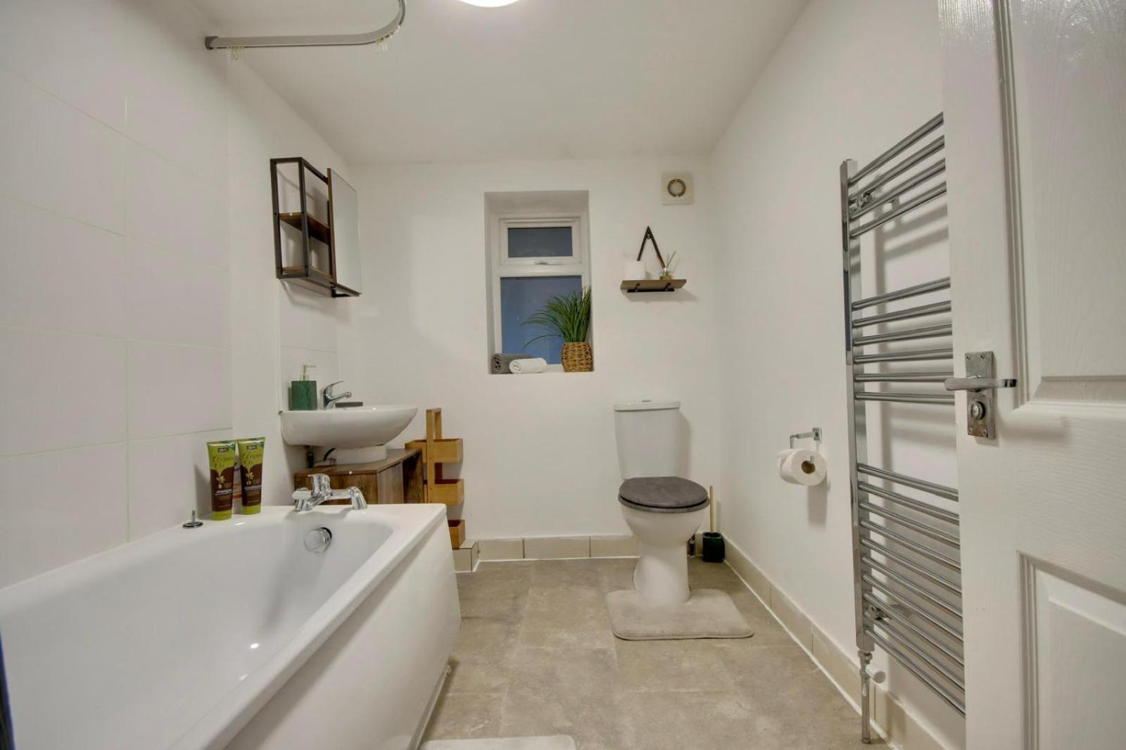 Southsea Getaway Apartment With Pool Table And Hot Tub بورتسماوث المظهر الخارجي الصورة